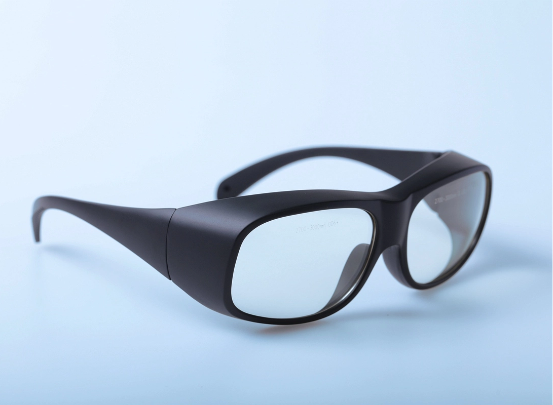 نافذة للسلامة: فهم الكثافة البصرية وتصنيف LB في نوافذ الأمان باستخدام الليزر