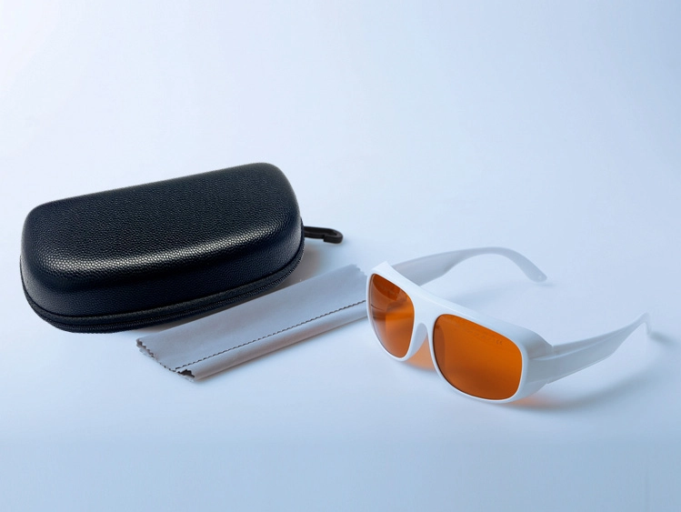 ما هي نظارات السلامة من الليزر التي يجب أن أرتديها لأشعة الليزر من الفئة 4؟